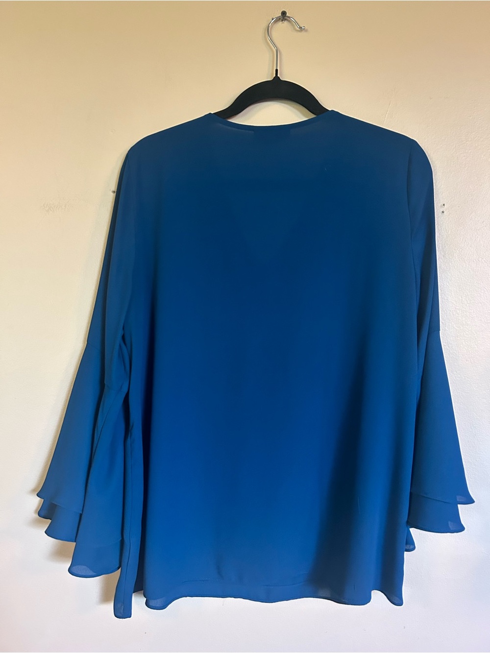 Alfani Women’s Size 12 Cobalt Blue V-Neck Ruffle Bell Sleeve Blouse - Picture 3 of 7